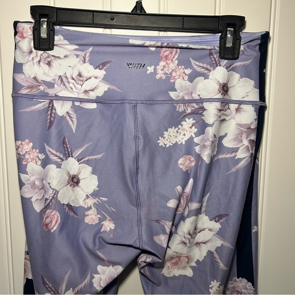 Peloton WITH Lavender Wild Flower High Rise Capris Size Large - Picture 9 of 14
